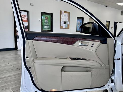Used 2011 Toyota Avalon FWD image 15