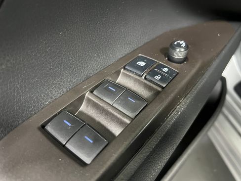 Used 2022 Toyota Camry SE image 39