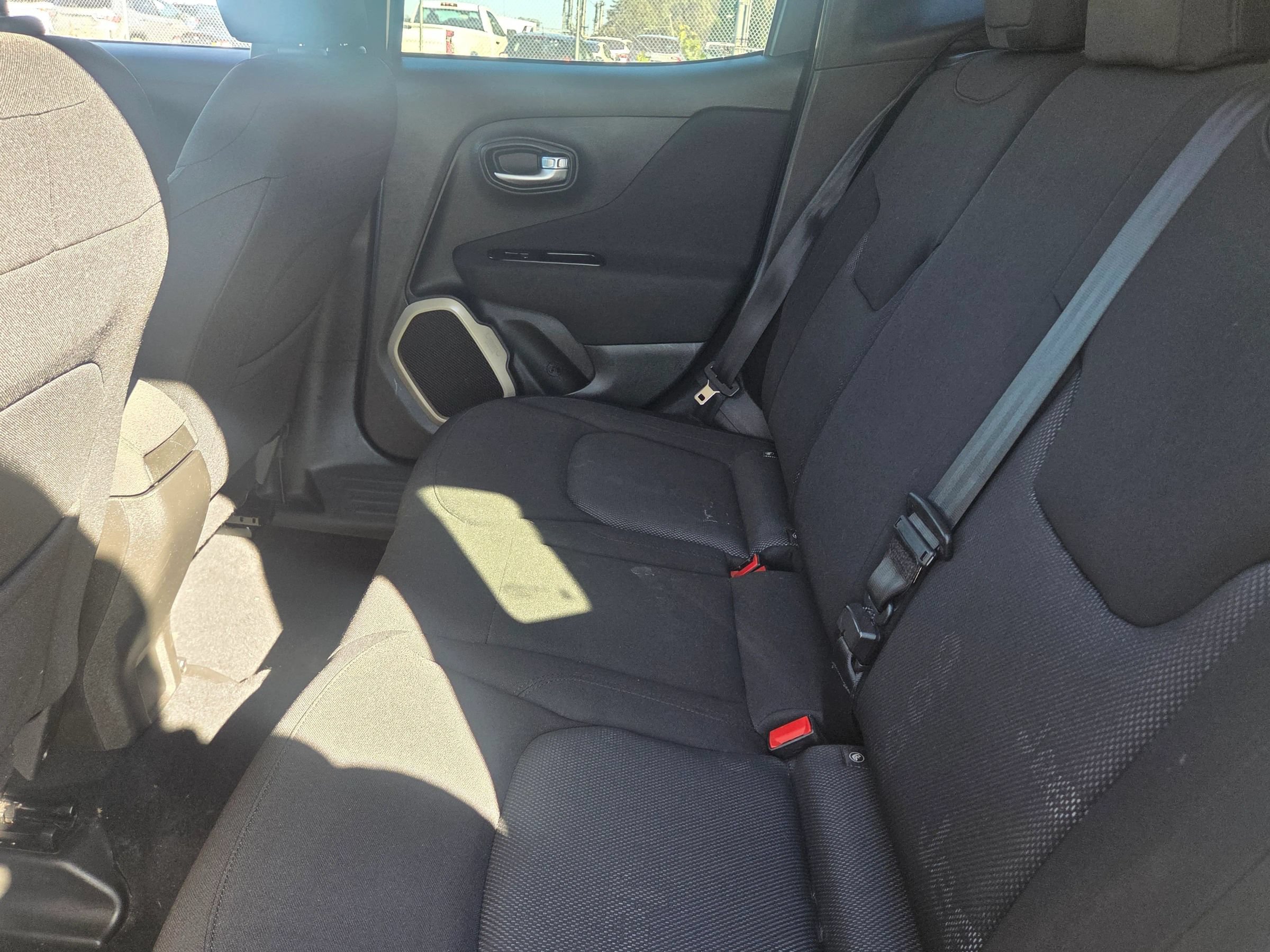 Used 2016 Jeep Renegade Latitude AWD/4WD image 9