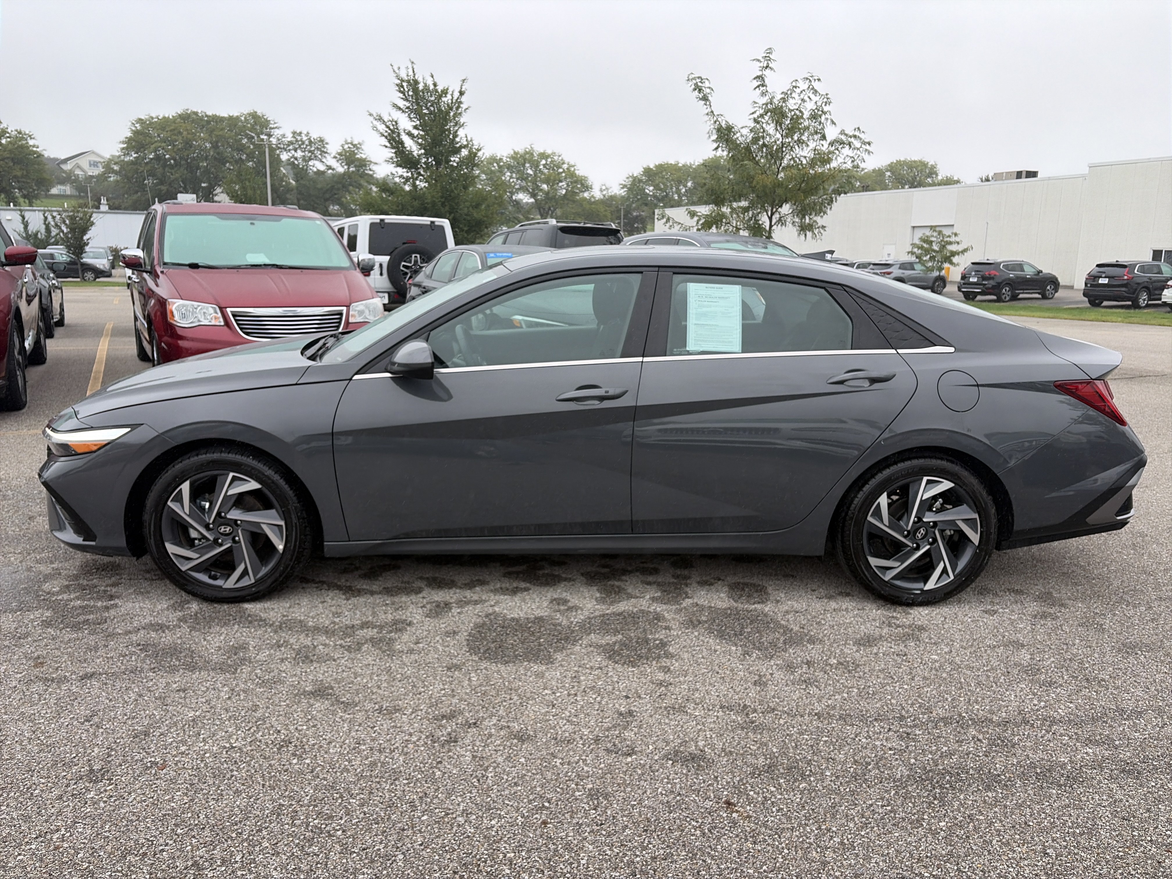 Used 2025 Hyundai Elantra SEL FWD image 8