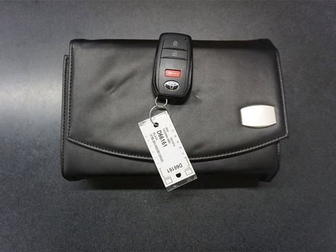 Used 2025 Toyota Tacoma SR5 image 19