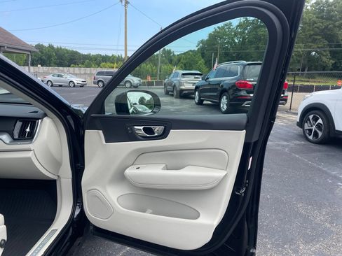 Used 2018 Volvo XC60 T5 Momentum w/ Vision Package AWD/4WD image 21