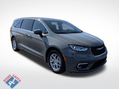 Used 2023 Chrysler Pacifica Touring-L