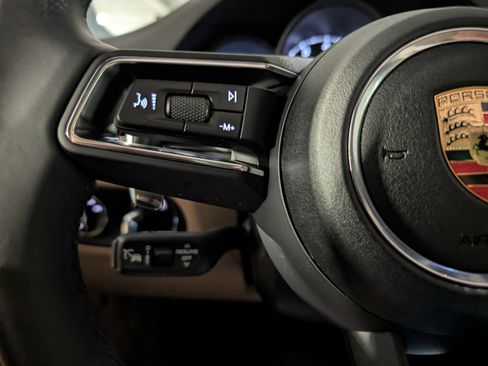 Certified 2025 Porsche Macan image 34