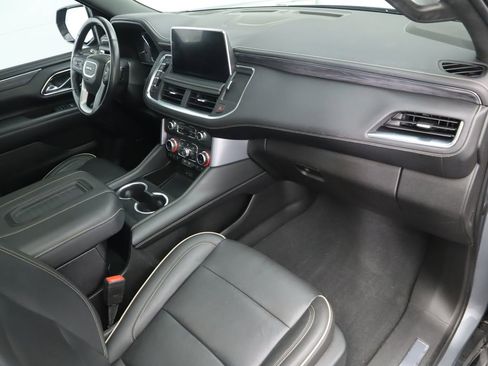 Used 2021 GMC Yukon SLT w/ SLT Premium Package image 17