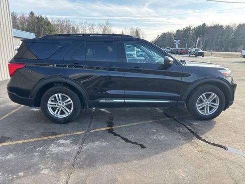 Used 2022 Ford Explorer XLT image 11