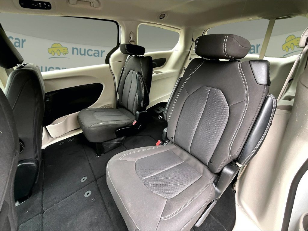 Used 2023 Chrysler Voyager LX FWD image 15