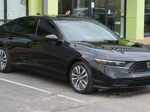 Used 2024 Honda Accord Sport image 3