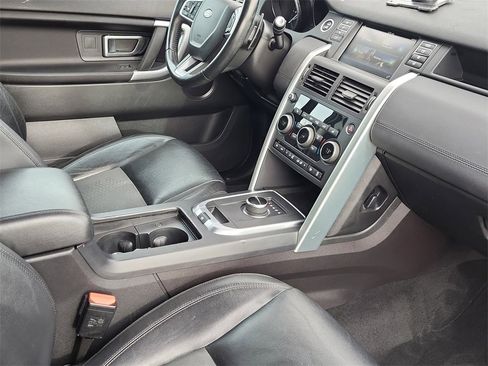 Used 2017 Land Rover Discovery Sport SE image 19