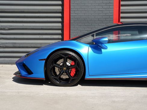 Used 2021 Lamborghini Huracan EVO image 4