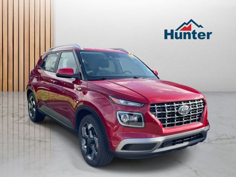 Used 2022 Hyundai Venue Limited FWD image 1