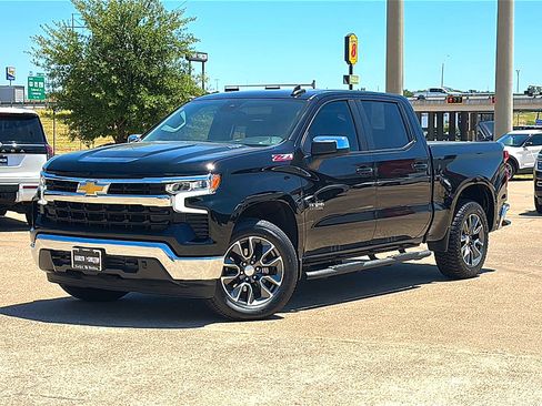 Used 2023 Chevrolet Silverado 1500 LT w/ Z71 Off-Road Package AWD/4WD image 2