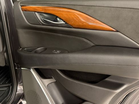 Used 2017 Cadillac Escalade Luxury AWD/4WD image 41