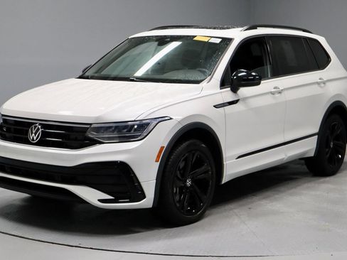 Used 2023 Volkswagen Tiguan SE R-Line AWD/4WD image 6