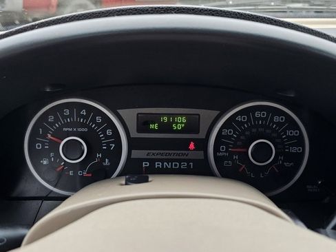 Used 2005 Ford Expedition XLT image 11