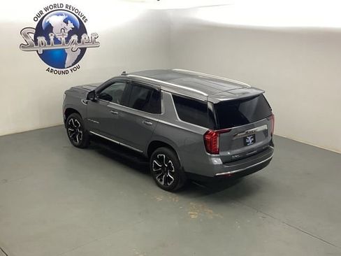 Used 2022 GMC Yukon SLT w/ SLT Premium Package image 16
