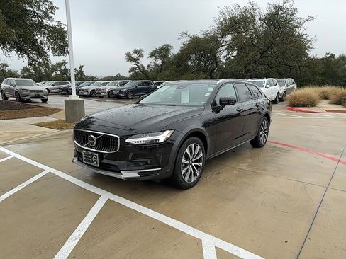 Certified 2023 Volvo V90 B6 Cross Country Plus image 2