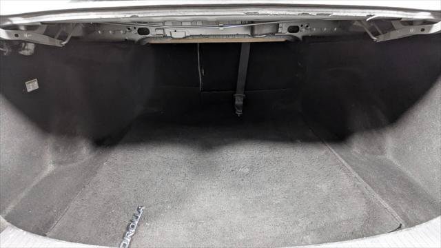 Used 2020 Toyota Corolla LE FWD image 18