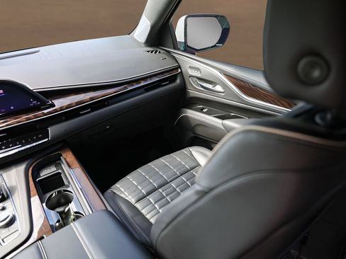 Certified 2023 Cadillac Escalade Sport Platinum RWD image 30