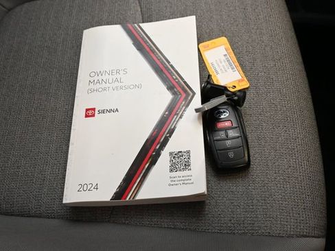 Certified 2024 Toyota Sienna LE w/ LE Plus Package image 17