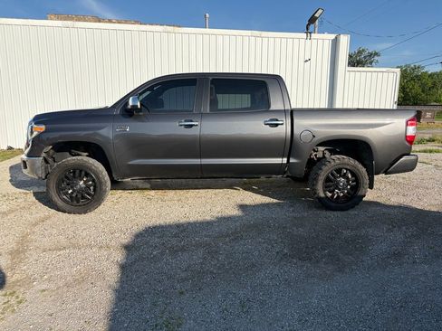 Used 2019 Toyota Tundra 4x4 CrewMax image 7