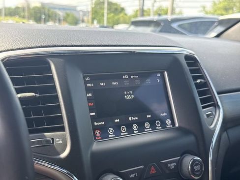 Used 2019 Jeep Grand Cherokee Laredo AWD/4WD image 16