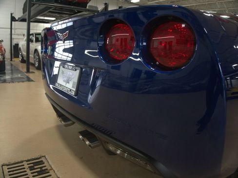Used 2007 Chevrolet Corvette Coupe w/ Preferred Equipment Group RWD image 21