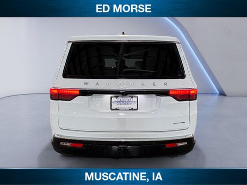 Used 2024 Jeep Wagoneer L Series III w/ Flexible Seating Group AWD/4WD image 4
