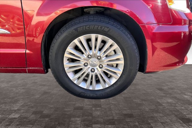 Used 2019 Chrysler Pacifica Touring Plus w/ Advanced Safetytec Group FWD image 6