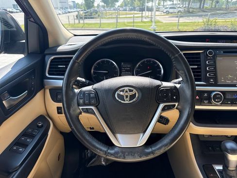 Used 2018 Toyota Highlander Limited AWD/4WD image 19