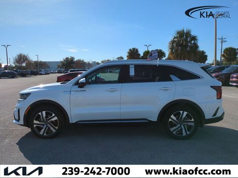 Certified 2023 Kia Sorento SX Prestige w/ Panoramic Sunroof Package image 8