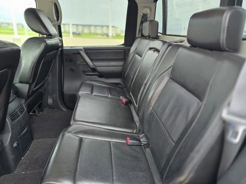 Used 2010 Nissan Titan LE w/ Technology Pkg AWD/4WD image 12