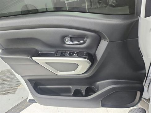 Used 2019 Nissan Titan SV w/ SV Convenience Package image 31