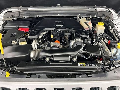 Used 2020 Jeep Gladiator Overland AWD/4WD image 10