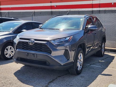 Used 2025 Toyota RAV4 XLE FWD image 33