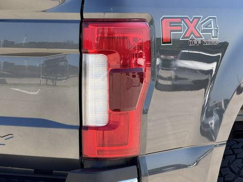 Used 2018 Ford F250 Lariat w/ Lariat Ultimate Package AWD/4WD image 12