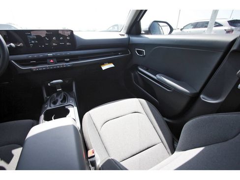 New 2026 Kia K4 FWD image 12