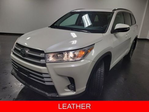 Used 2018 Toyota Highlander XLE AWD/4WD image 4