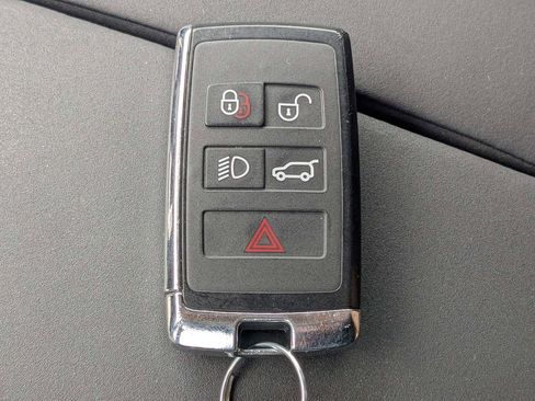 Used 2025 Land Rover Range Rover Velar Dynamic SE AWD/4WD image 32