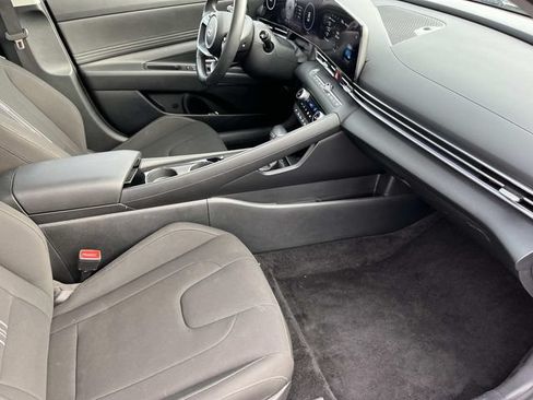 Used 2025 Hyundai Elantra SEL FWD image 22