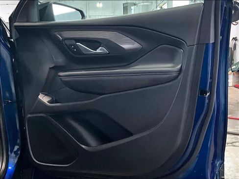 Used 2023 GMC Terrain SLE w/ Driver Convenience Package image 12