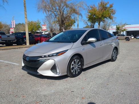 Used 2022 Toyota Prius Prime XLE image 2