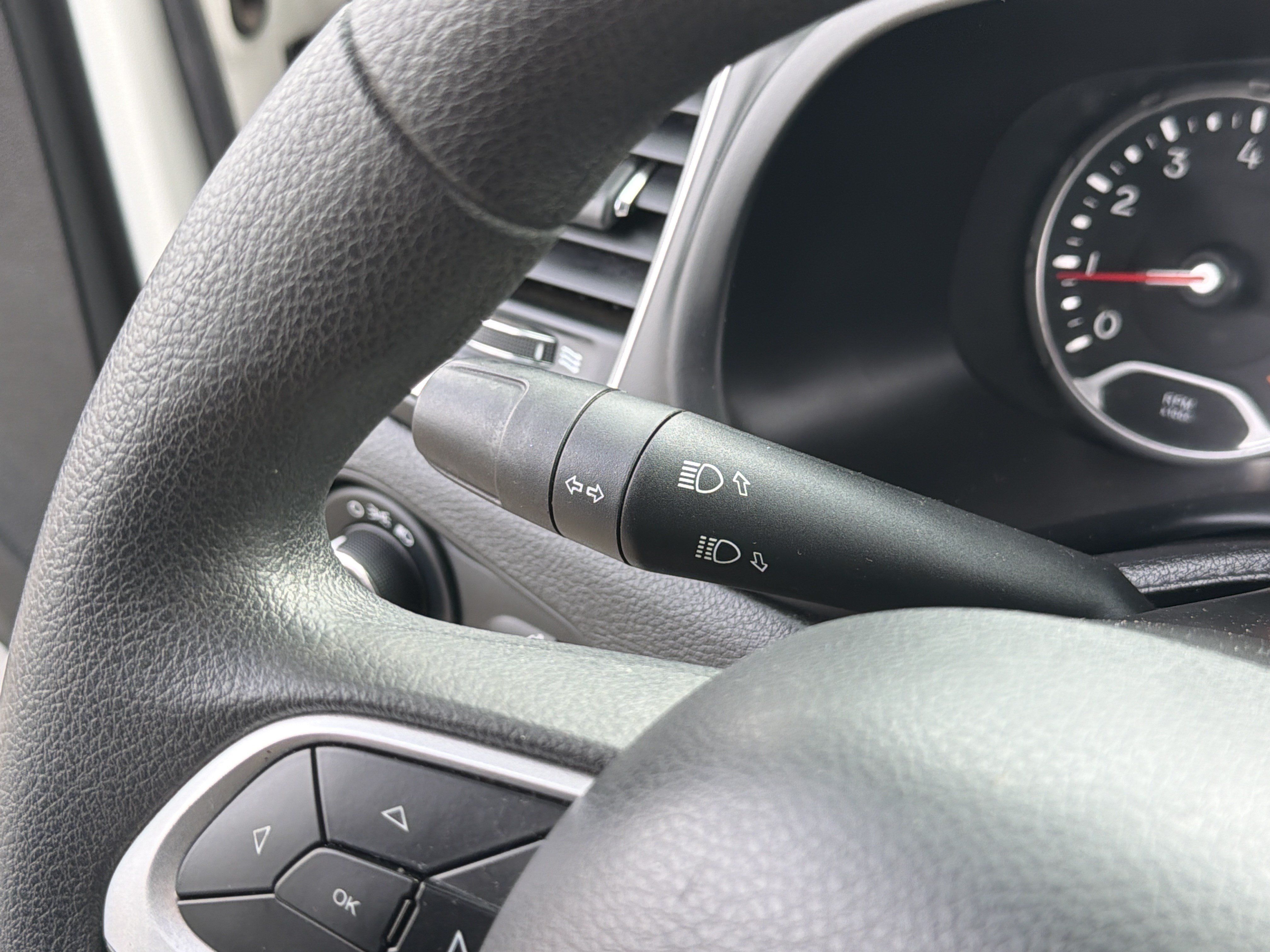 Used 2020 Jeep Renegade Sport w/ Sport Appearance Group FWD image 17
