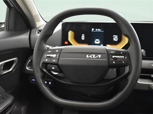 Used 2025 Kia K4 image 26