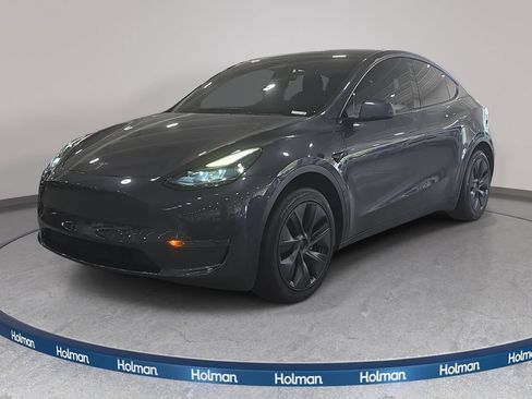 Used 2025 Tesla Model Y Long Range RWD image 1