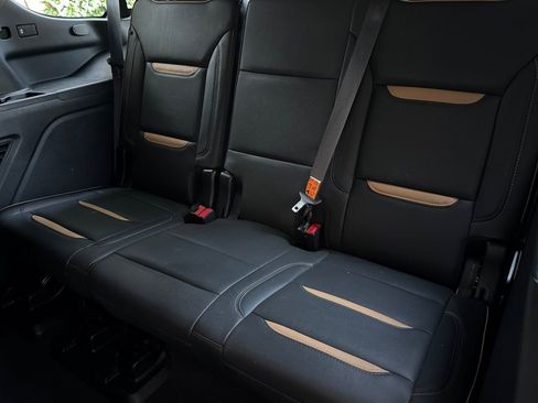 Used 2023 GMC Yukon AT4 w/ Technology Package AWD/4WD image 15