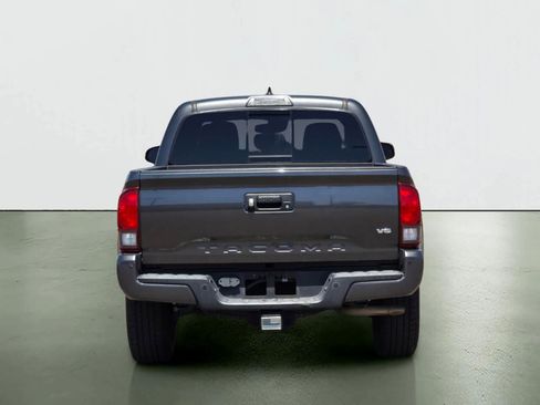 Used 2019 Toyota Tacoma TRD Sport w/ TRD Premium Sport Package RWD image 5