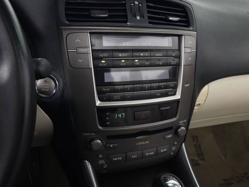 Used 2010 Lexus IS 250C w/ Luxury Pkg RWD image 19