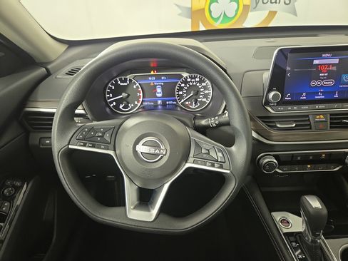 Used 2023 Nissan Altima 2.5 SV image 14