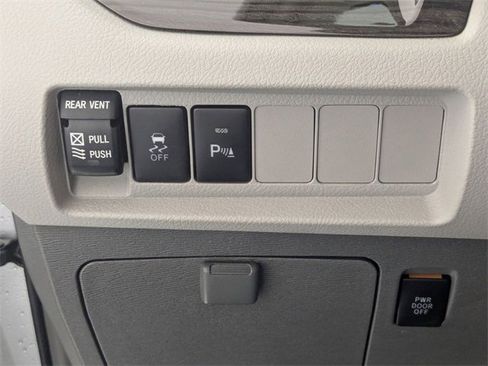 Used 2018 Toyota Sienna XLE w/ XLE Navigation Package image 15